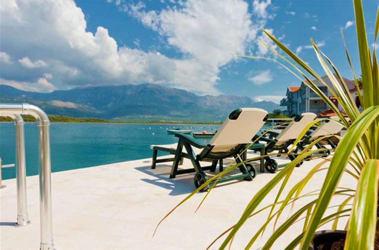 Beachfront Apartments Тиват Екстер'єр фото
