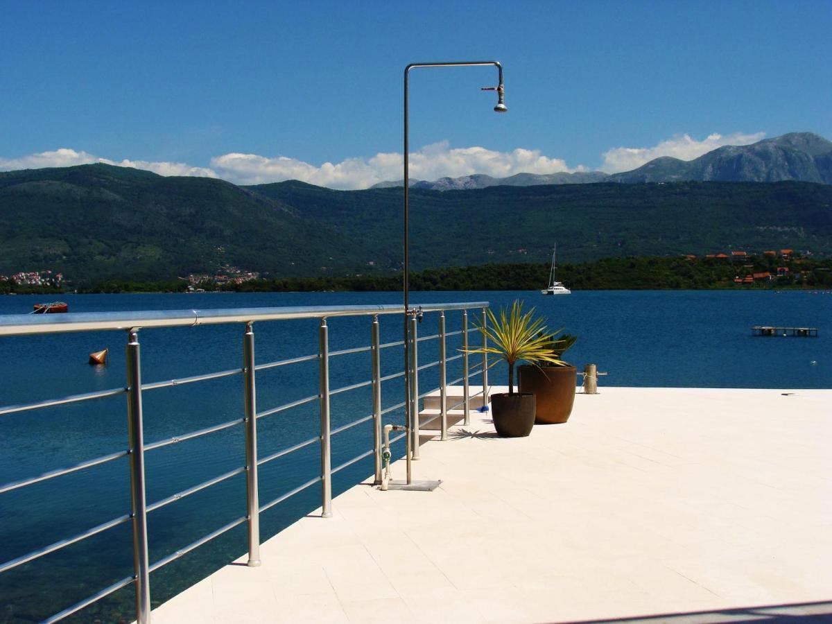 Beachfront Apartments Тиват Екстер'єр фото