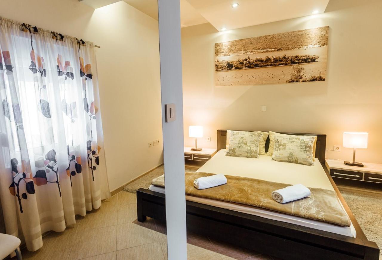 Beachfront Apartments Тиват Екстер'єр фото