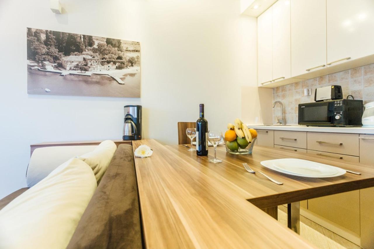 Beachfront Apartments Тиват Екстер'єр фото