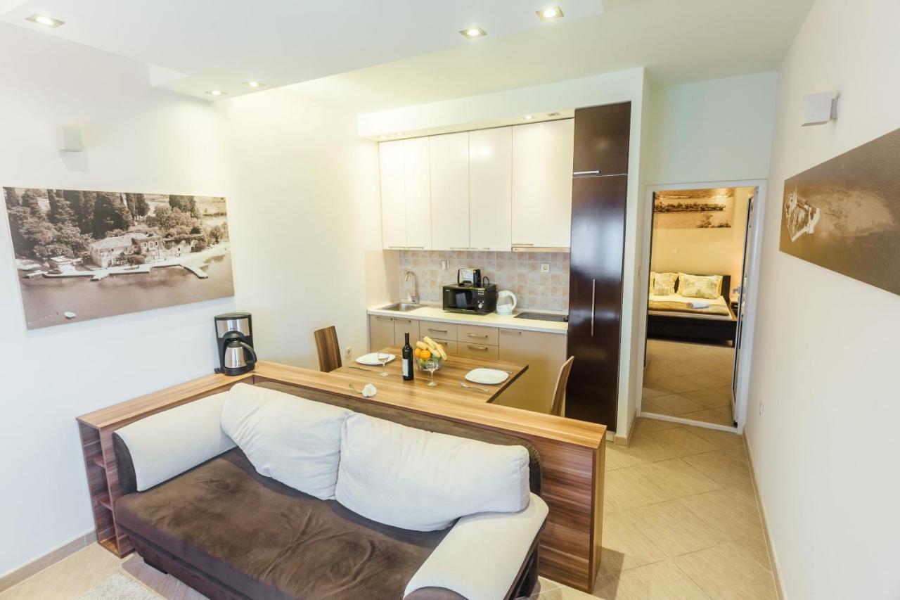 Beachfront Apartments Тиват Екстер'єр фото