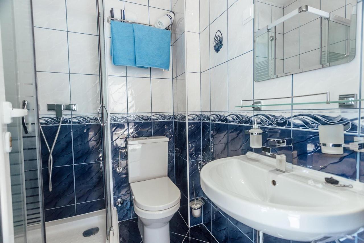 Beachfront Apartments Тиват Екстер'єр фото