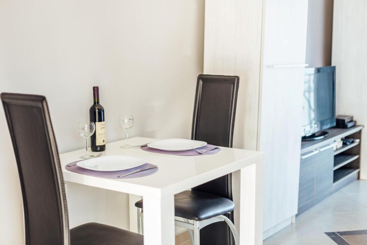 Beachfront Apartments Тиват Екстер'єр фото