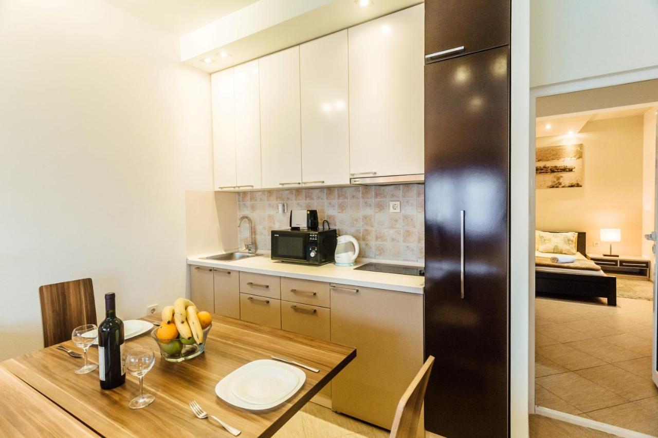 Beachfront Apartments Тиват Екстер'єр фото