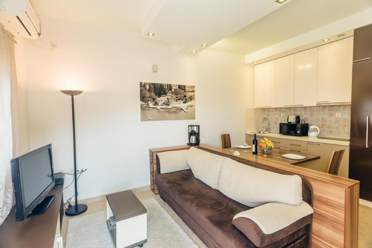 Beachfront Apartments Тиват Екстер'єр фото
