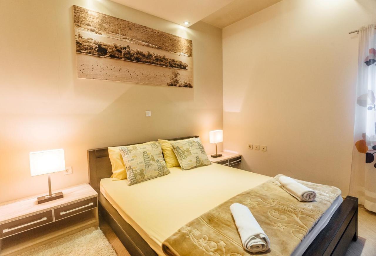 Beachfront Apartments Тиват Екстер'єр фото