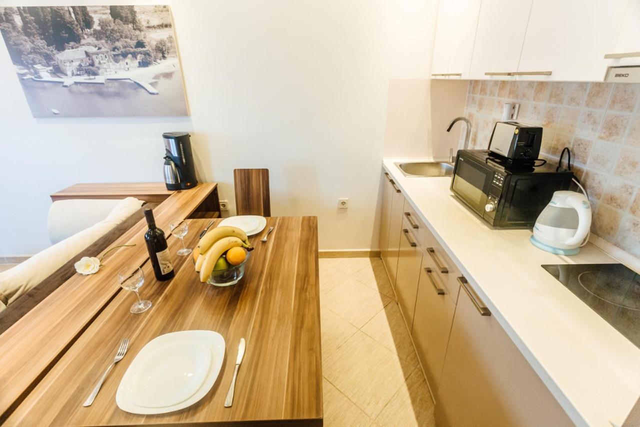 Beachfront Apartments Тиват Екстер'єр фото