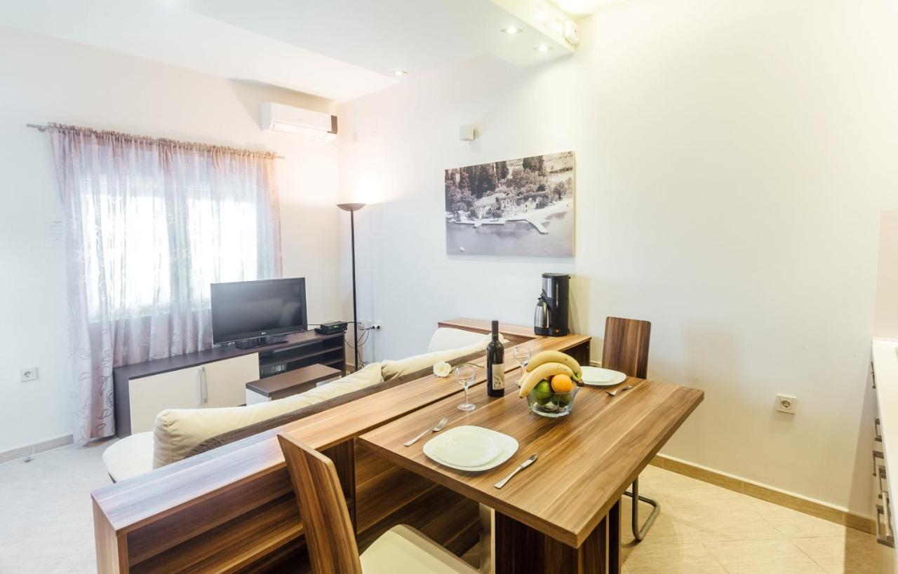 Beachfront Apartments Тиват Екстер'єр фото
