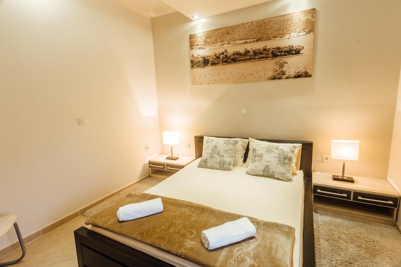 Beachfront Apartments Тиват Екстер'єр фото
