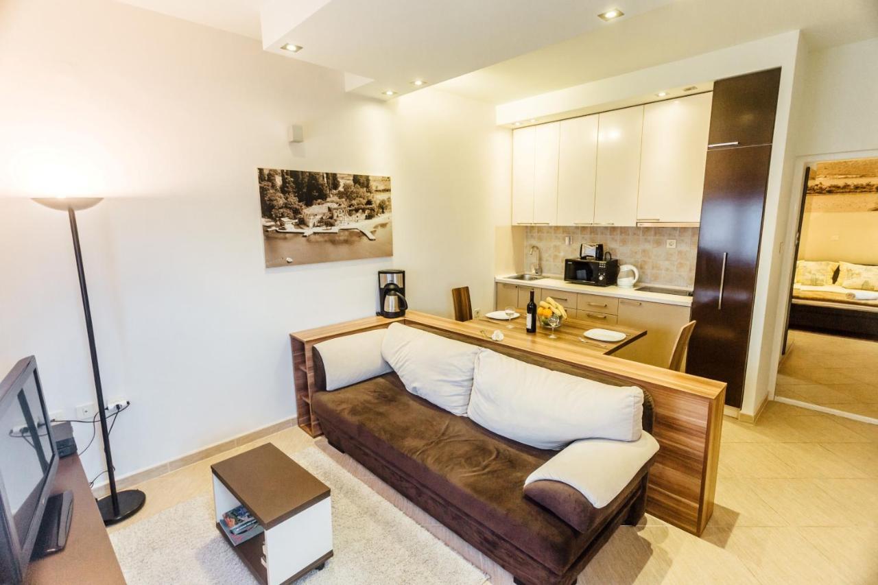 Beachfront Apartments Тиват Екстер'єр фото